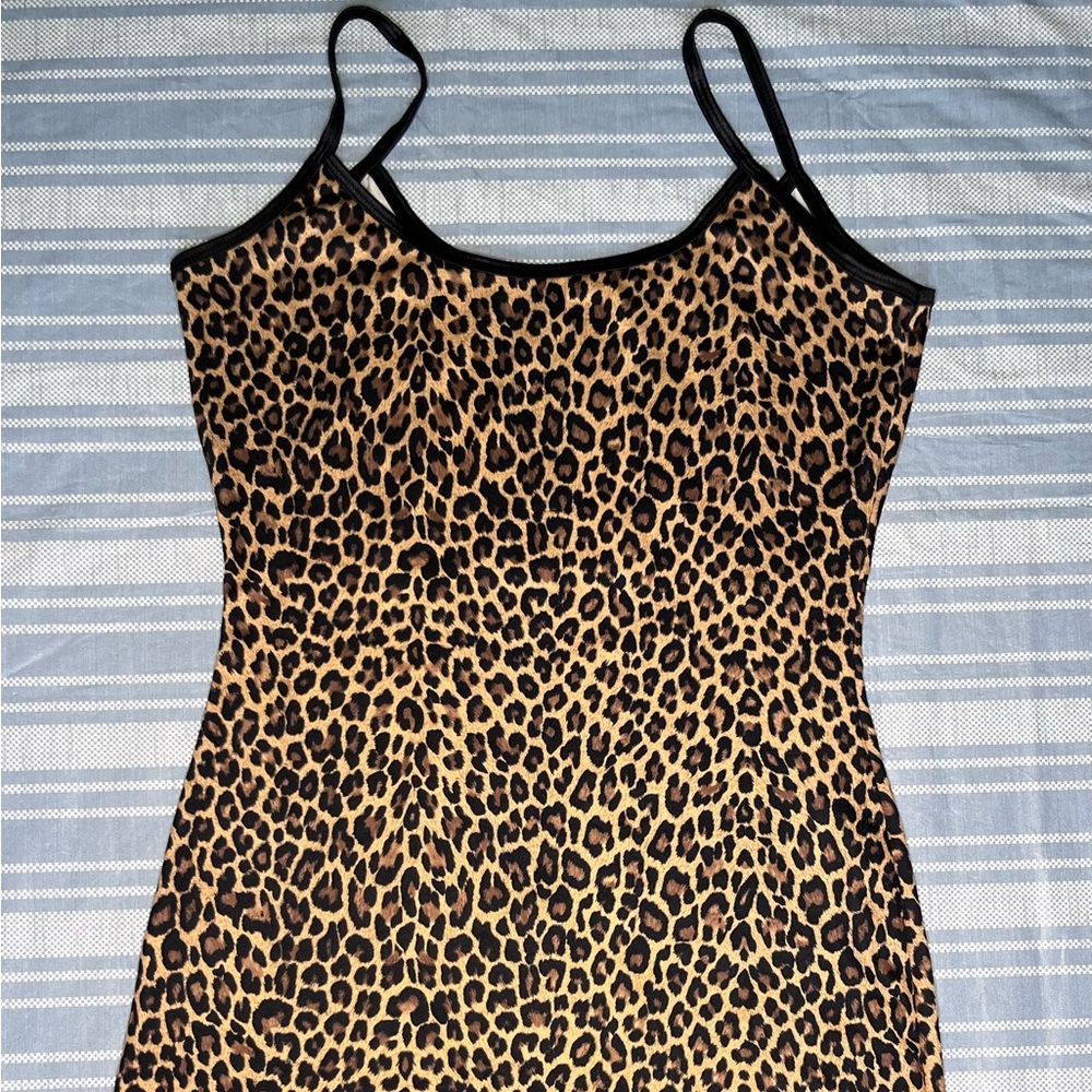 Hot spice sleeper dress Size large Leopard print women’s